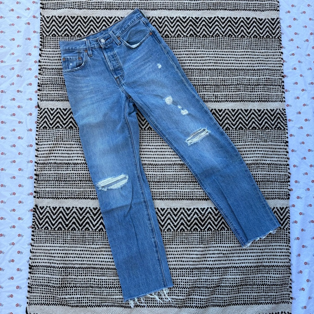 Levi's 501 Distressed Cutoff Jeans size 24 - Picture 2 of 8